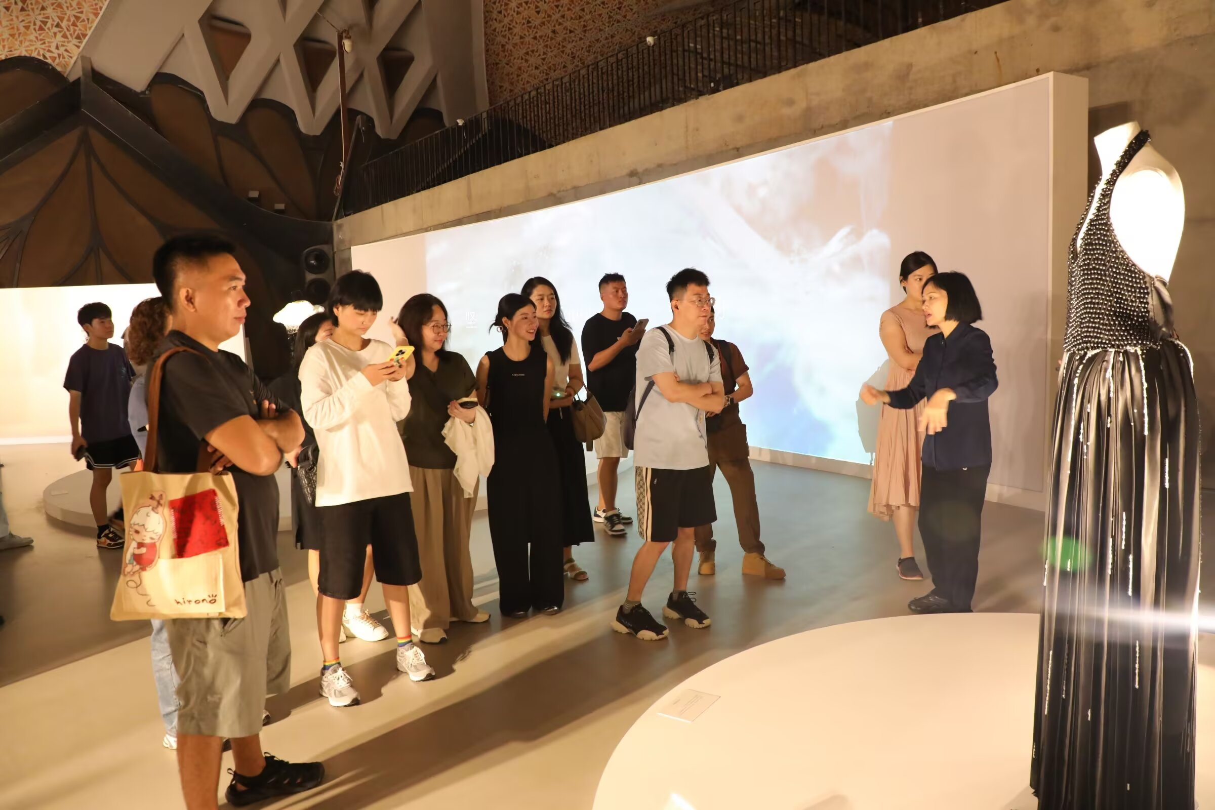 让艺术温暖残障人士，深圳听障人士体验无声世界的艺术
