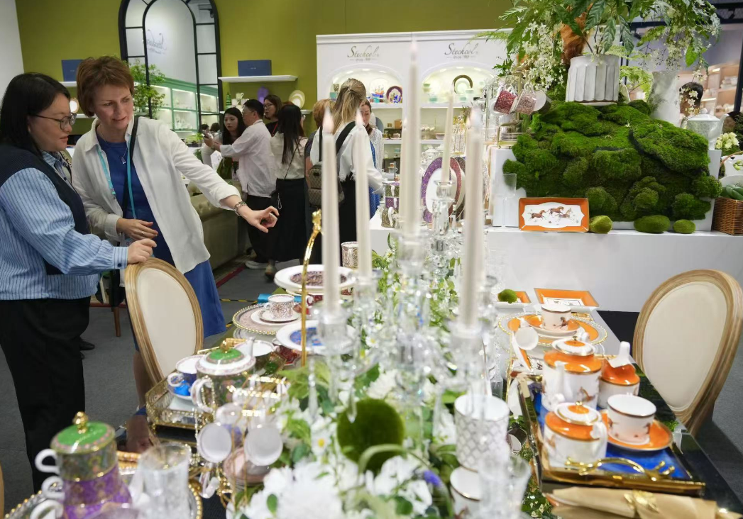展瓷艺精品 扬东方美学！深圳龙岗斯达高瓷艺闪耀广交会