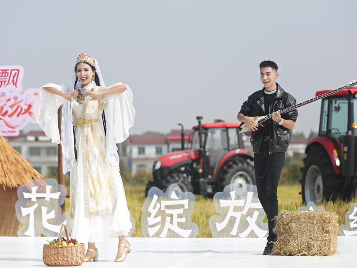 《花儿绽放》收视口碑再迎“丰收” ，家乡才艺比拼点燃“村晚”