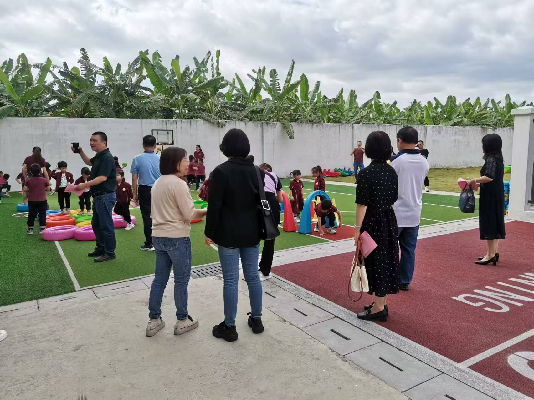 既帮“硬件”又扶“软件”，深圳支持建设的金灶华岗幼儿园迎来专家参访团“传经送宝”