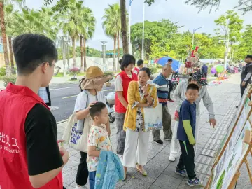 坪山区民政局开展禁毒宣传进公园活动