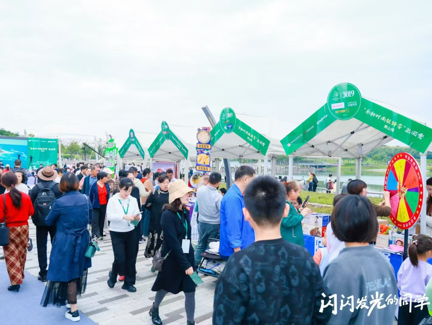 快来围观！这场深圳长青“银发族”的时尚大秀超赞