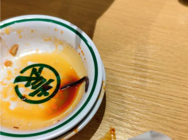 男子称在袁记云饺吃出蚯蚓，多人反映有类似遭遇