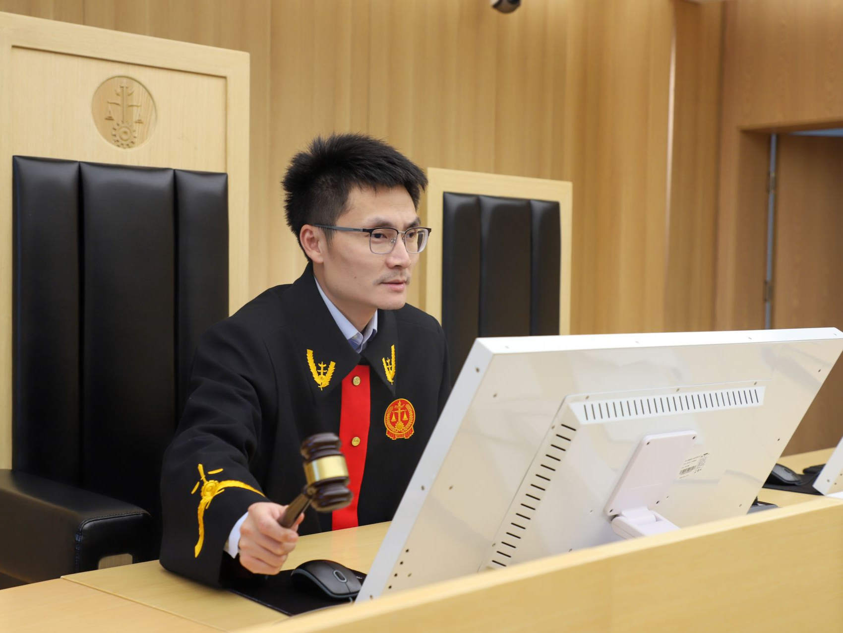 政法群英榜丨杨海军：勇闯司法改革前沿，探索飞地法院新样板  