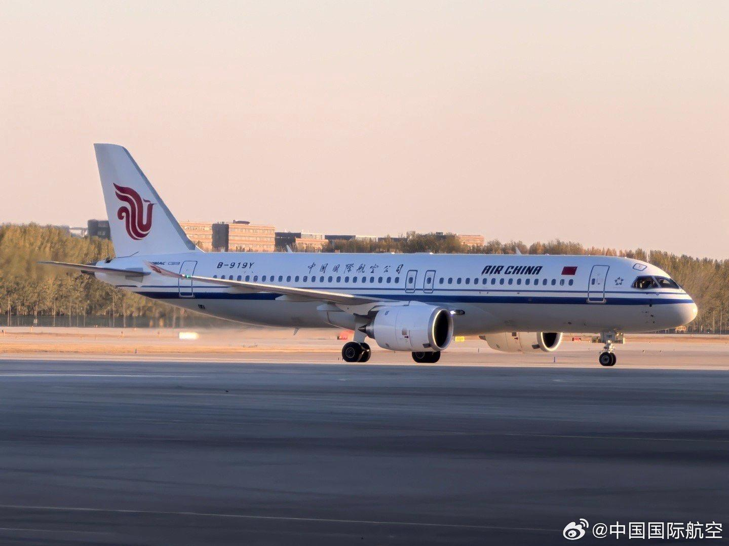 第二架C919飞机交付国航，已飞抵北京