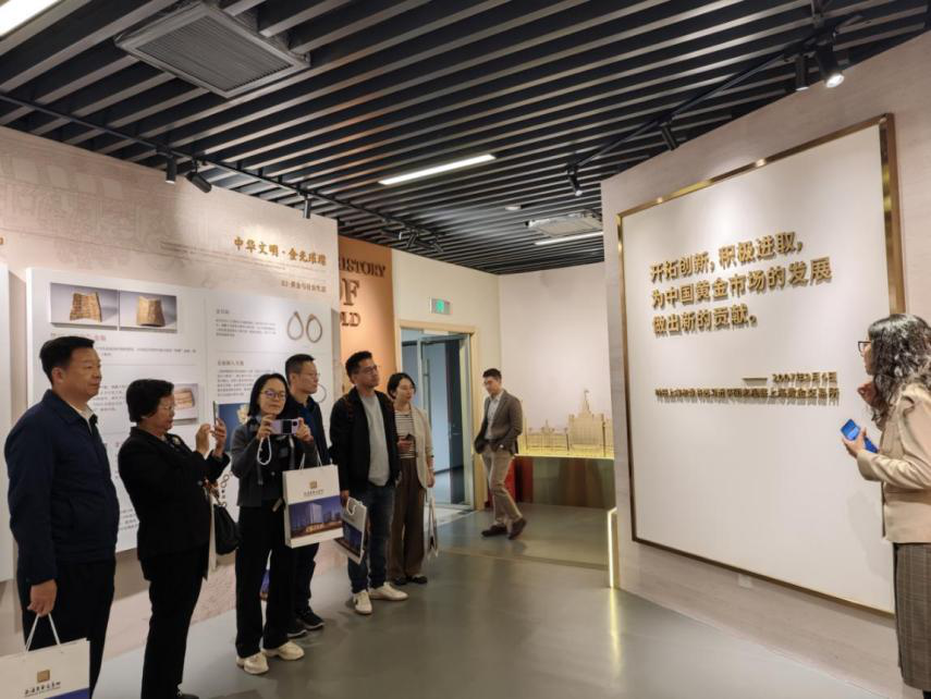 深圳市人大代表黄金珠宝产业联系点驻站代表赴沪调研黄金珠宝产业