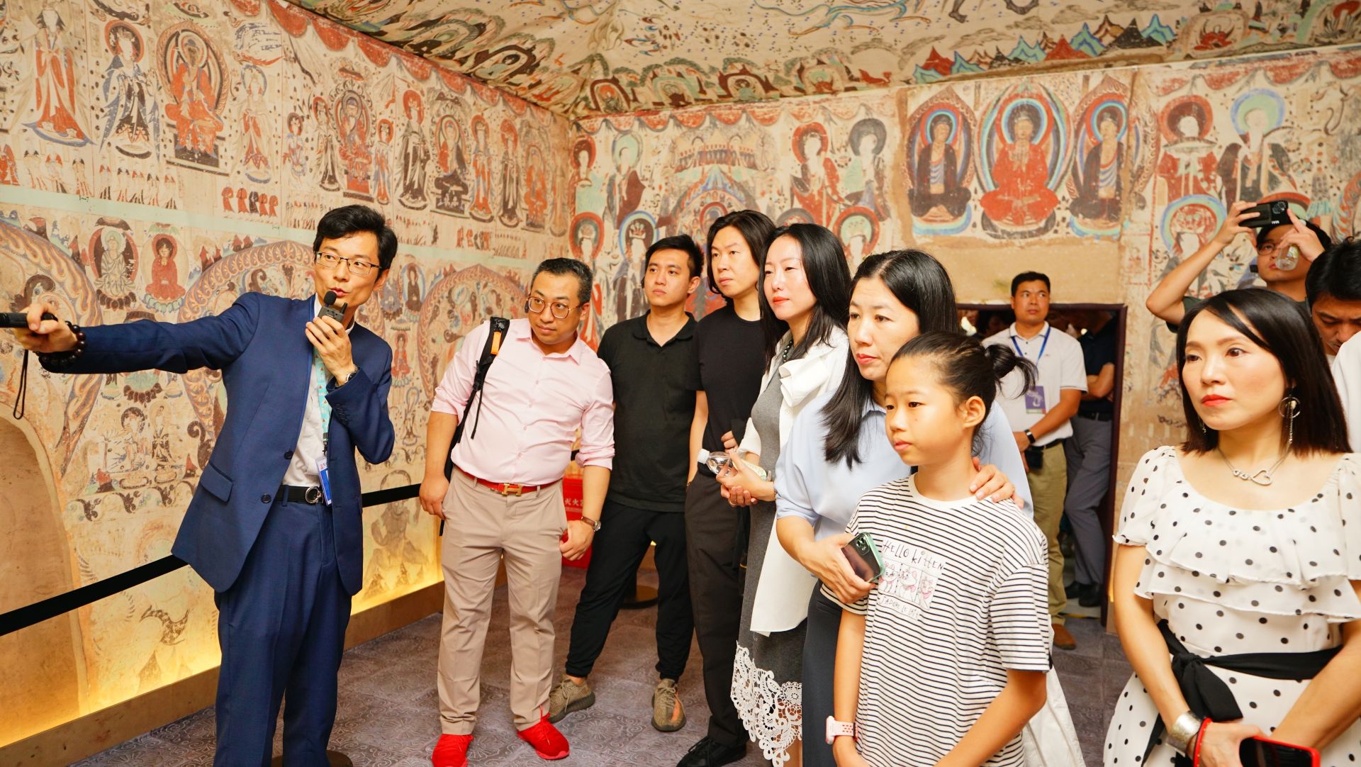 2个月45万人次，敦煌壁画数字艺术大型公益展今日在深圳闭幕