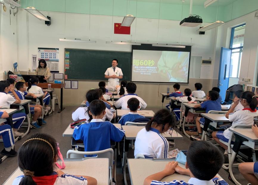心肺复苏培训进校园，医校融合为生命护航