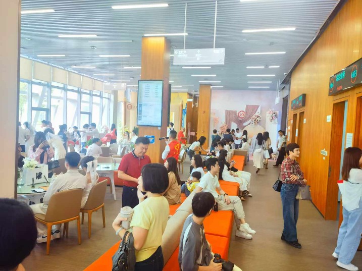 “双11”东莞婚姻登记处火爆，新人扎堆领证！