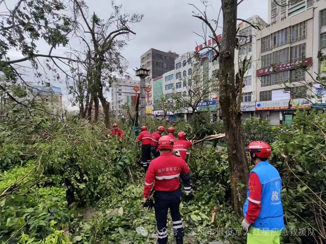 深圳退役军人红星应急救援队再获锦旗