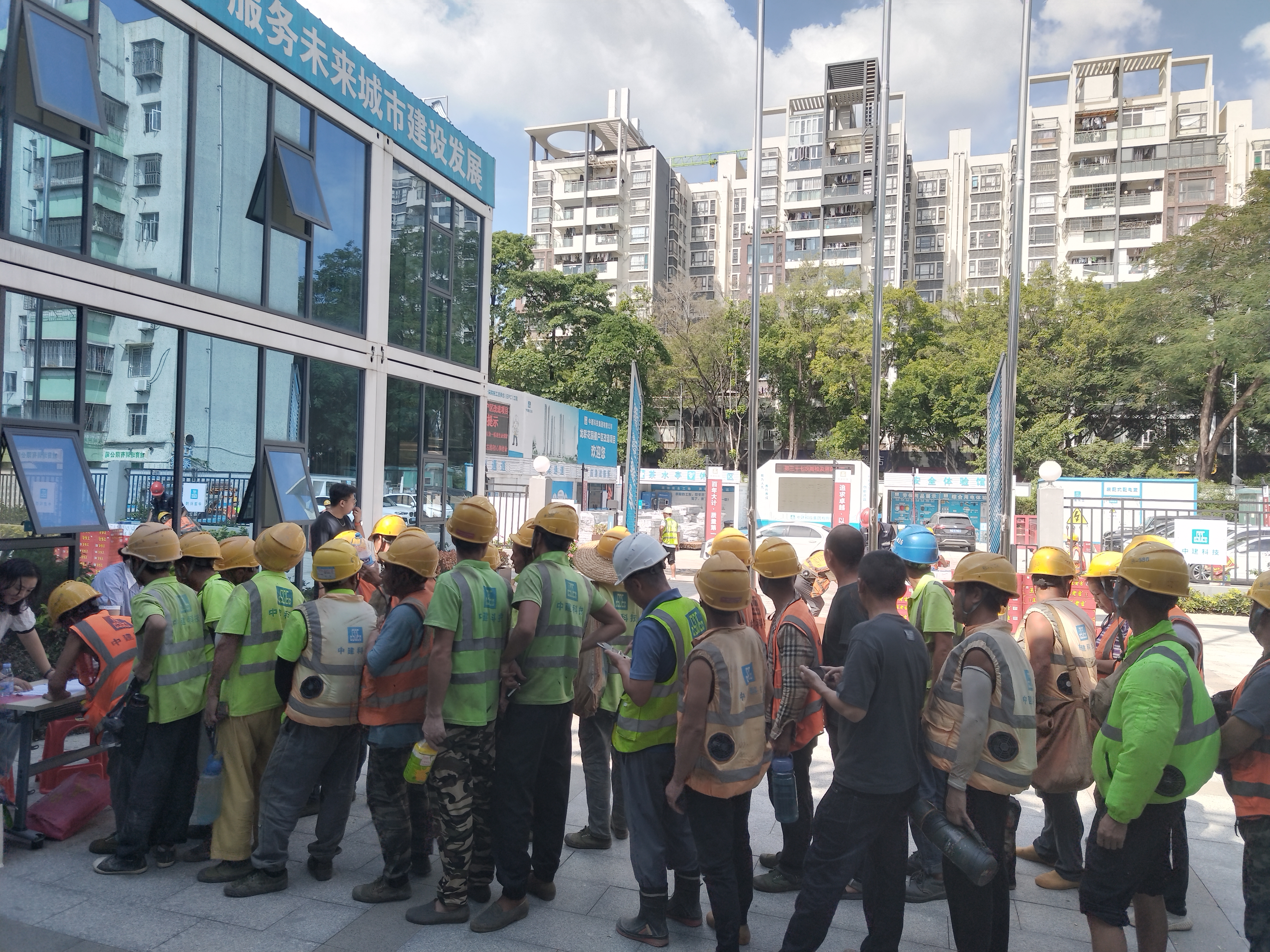 桃源街道龙联社区举行“聚爱赋能 暖心帮扶”社区关爱行动