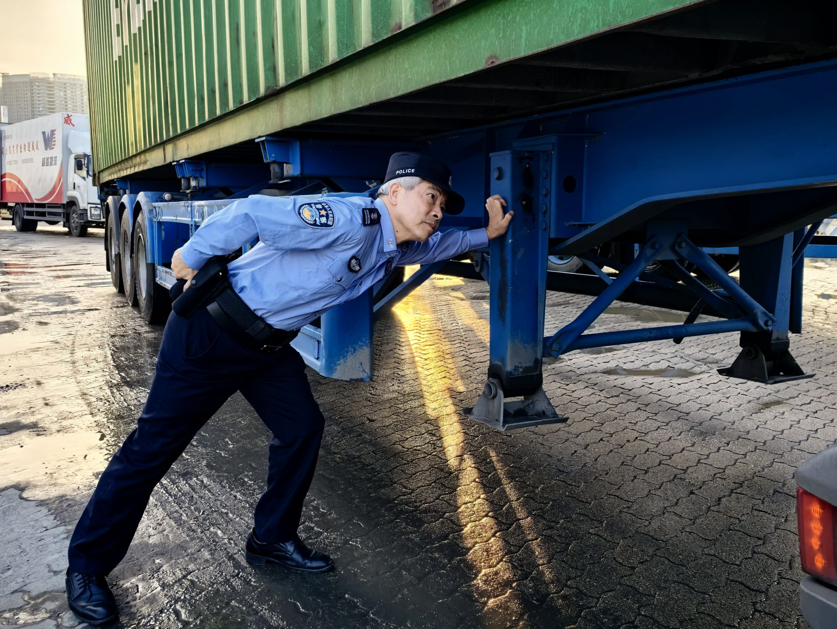 皇岗边检站民警老兵新传：心怀竭诚为民初心 肩扛服务湾区重任