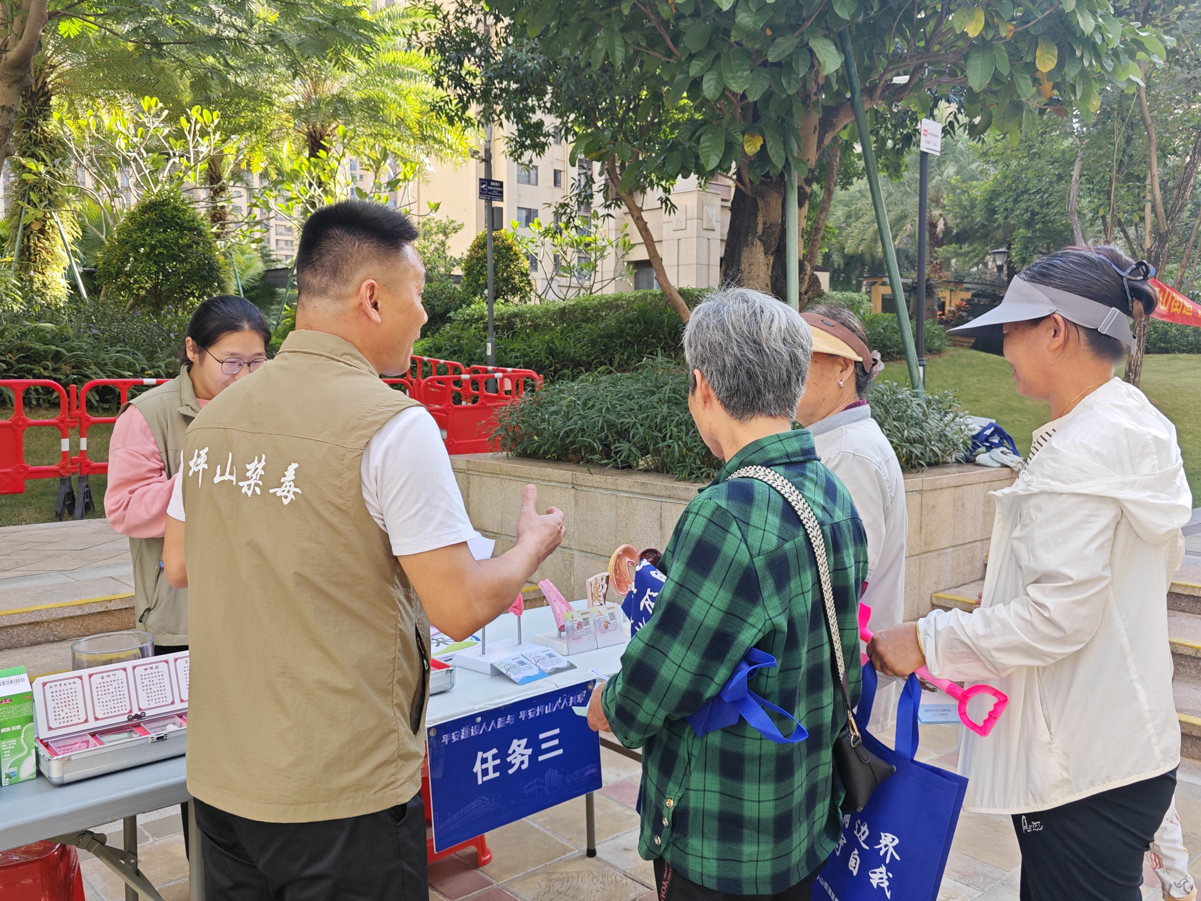 坪山街道禁毒宣传进小区