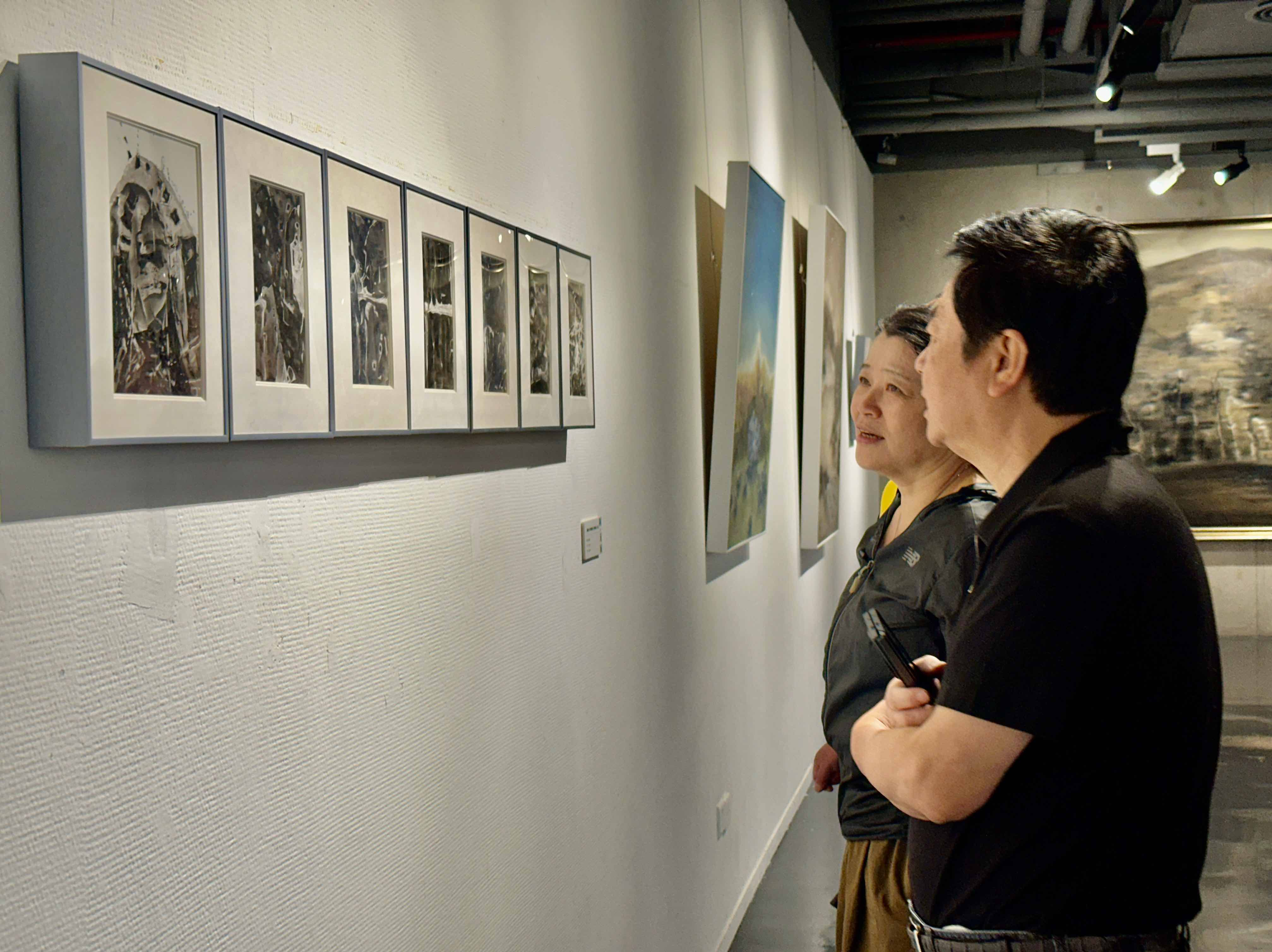 艺术家陈向兵个展亮相罗湖美术馆，百件作品诠释“风景书写”