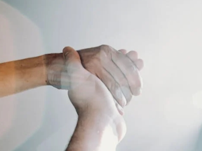 评论 | 人与人是相互依存的命运共同体