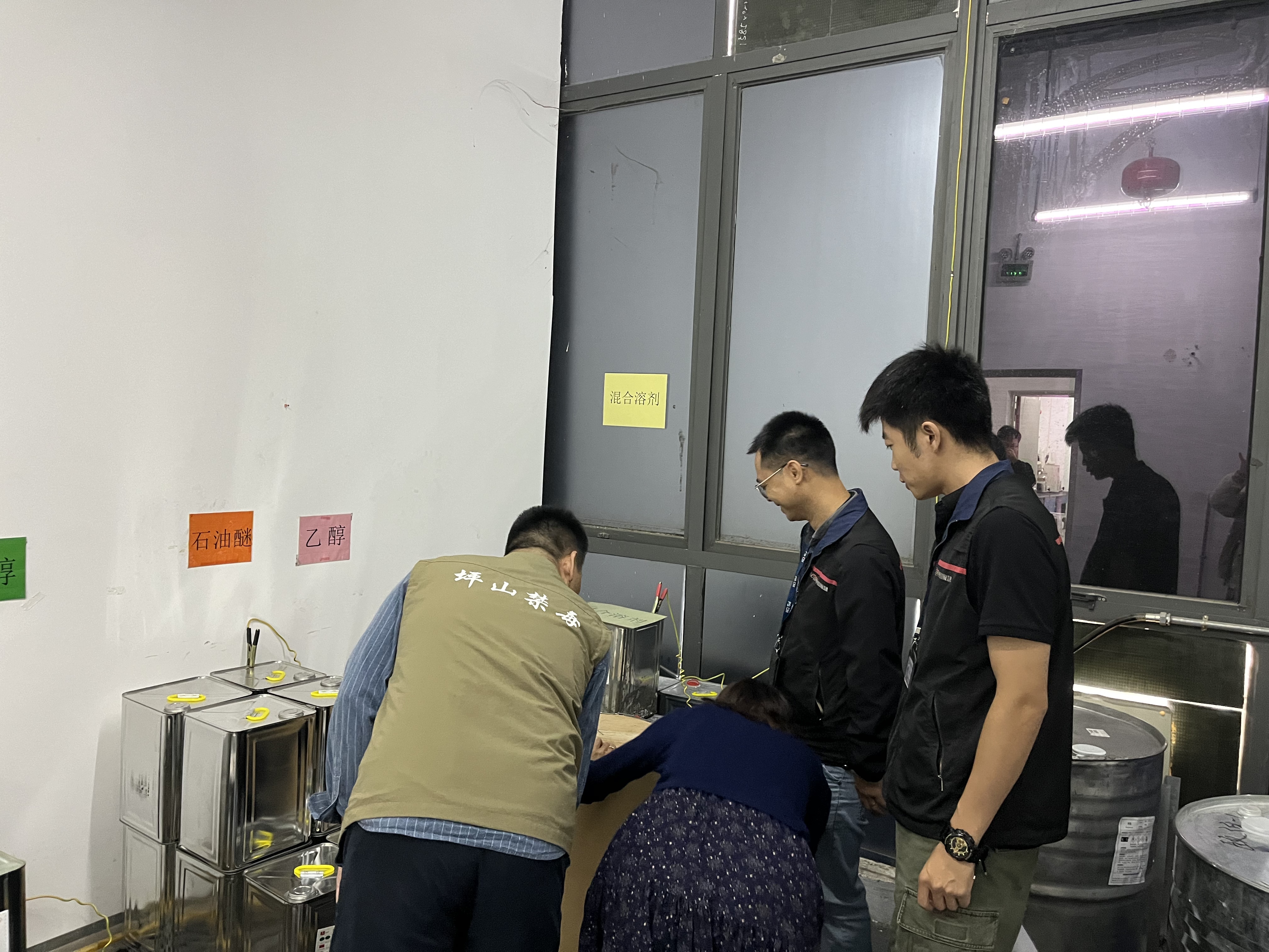 坪山街道深入易制毒企业开展禁毒宣传