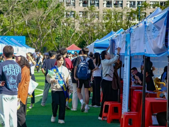 实行红黄牌提示制度、落实校园招聘“三严禁” 教育部发文促就业