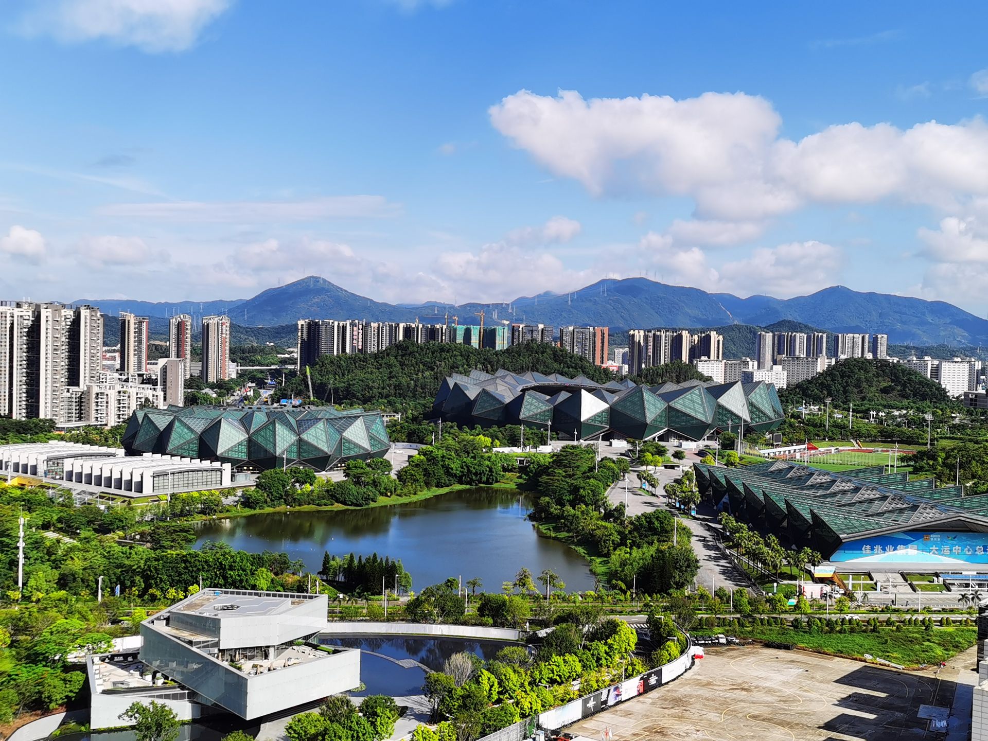 龙岗今年引进13家知名文体企业