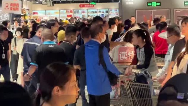 挤爆了！深圳首家“胖东来”今日开业，现场人从众......