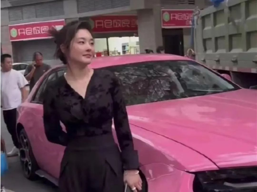 劳斯莱斯事件货车司机再发声：没有剧本，穿的是地摊货 
