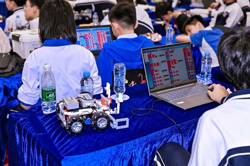 小创客齐聚鹏城，竞逐未来工程师之梦