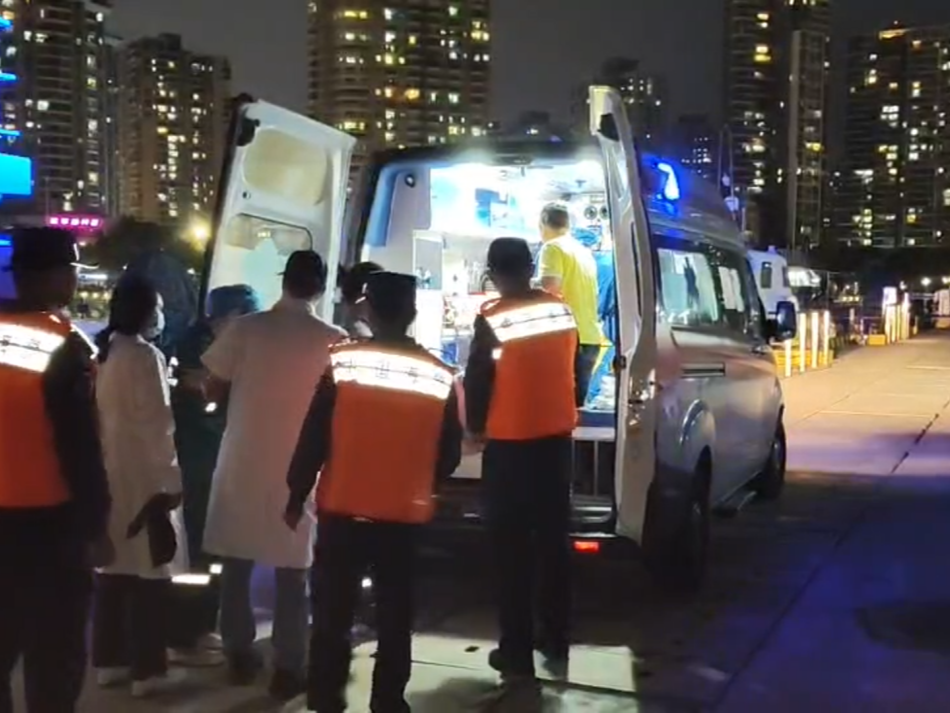 渔民外伶仃岛突发脑梗，广东海警紧急护送患者就医
