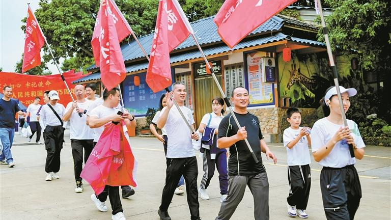 龙华“万步有约”连续6年全省第一