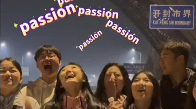 7000名郑州大学生，夜骑开封拿下！更没想到，景区竟为他们凌晨免费开园……