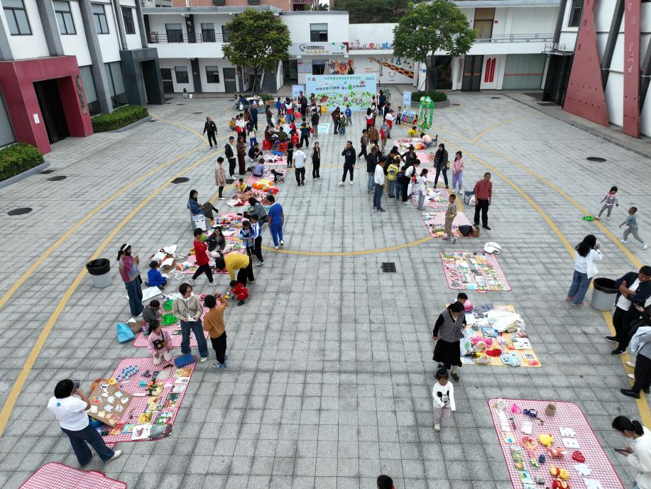 石井街道开展垃圾减量日系列宣传活动