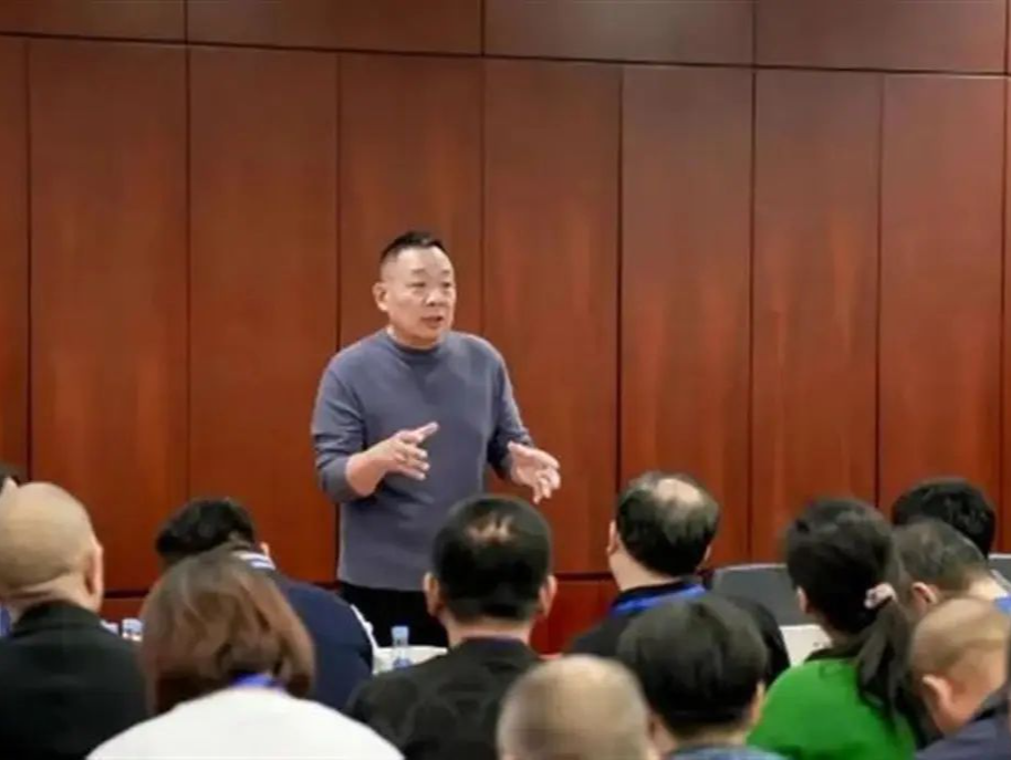 “员工结婚不许要彩礼”？网友吵翻天，胖东来回应了！