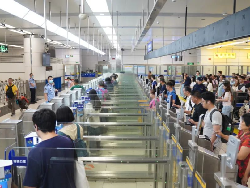 “刷脸”代替“刷证”！深圳湾口岸试点“免出示证件”边检快捷通道