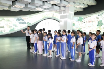 宝安区文体中心-城市规划展览馆联合宝安中小学校开展“行走的思政课”活动
