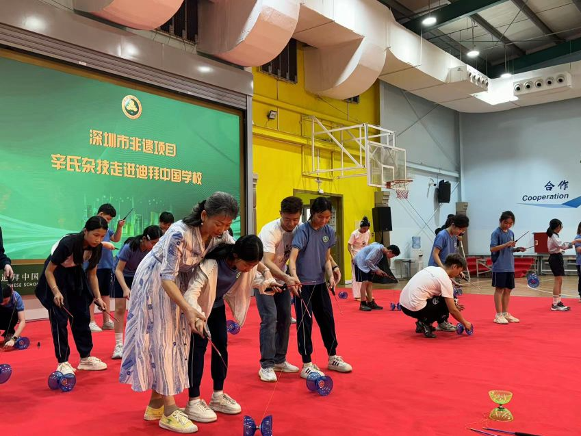 “深圳非遗”惊艳阿联酋！辛氏杂技走进迪拜中国学校