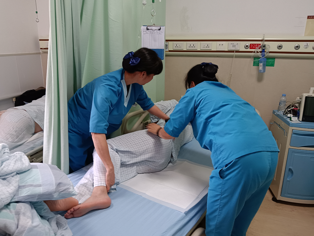 未来将持证上岗！我国定点长护服务机构照护人员超30万人