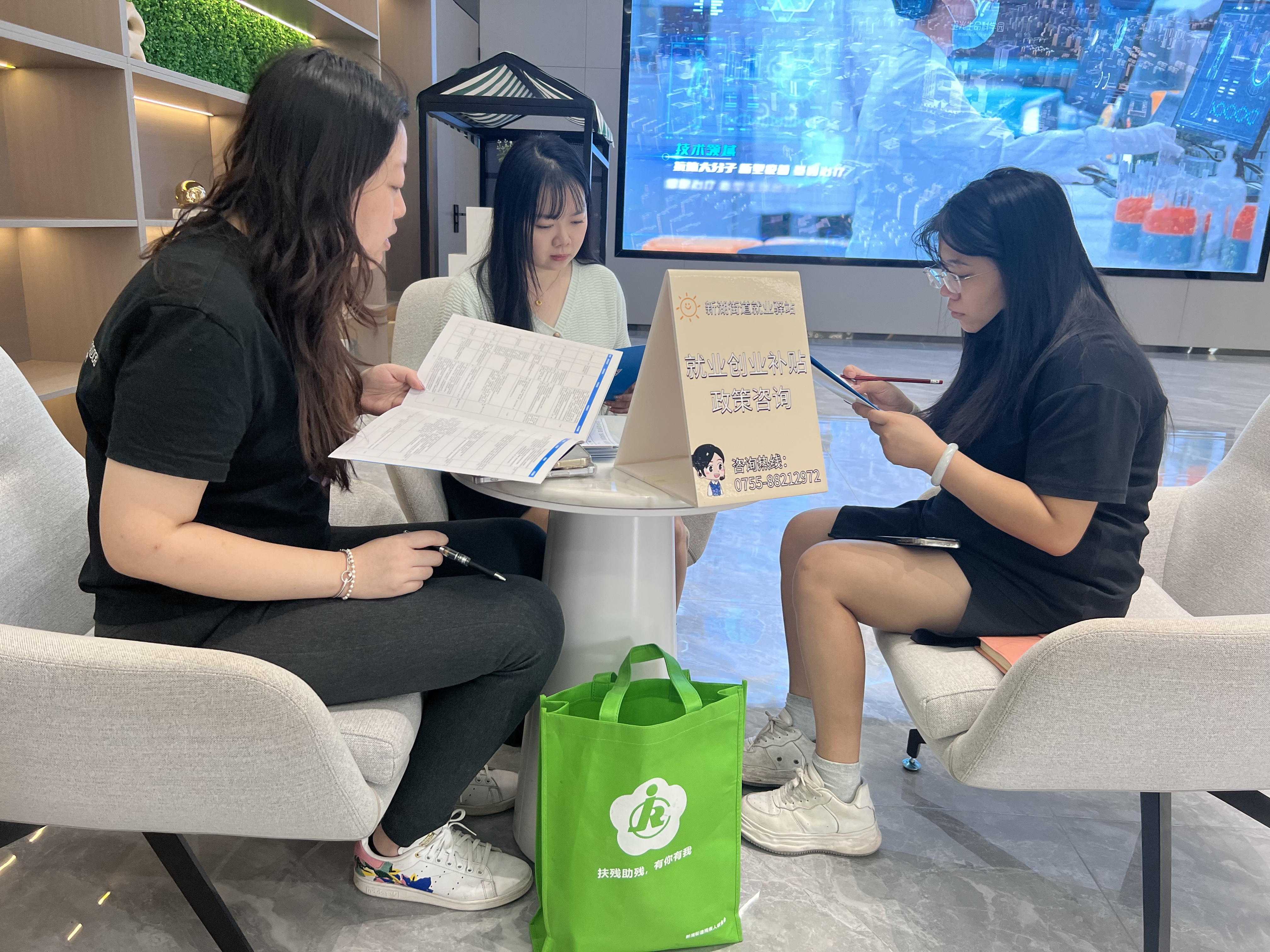 惠企政策进园区！新湖街道开展惠企政策宣传活动