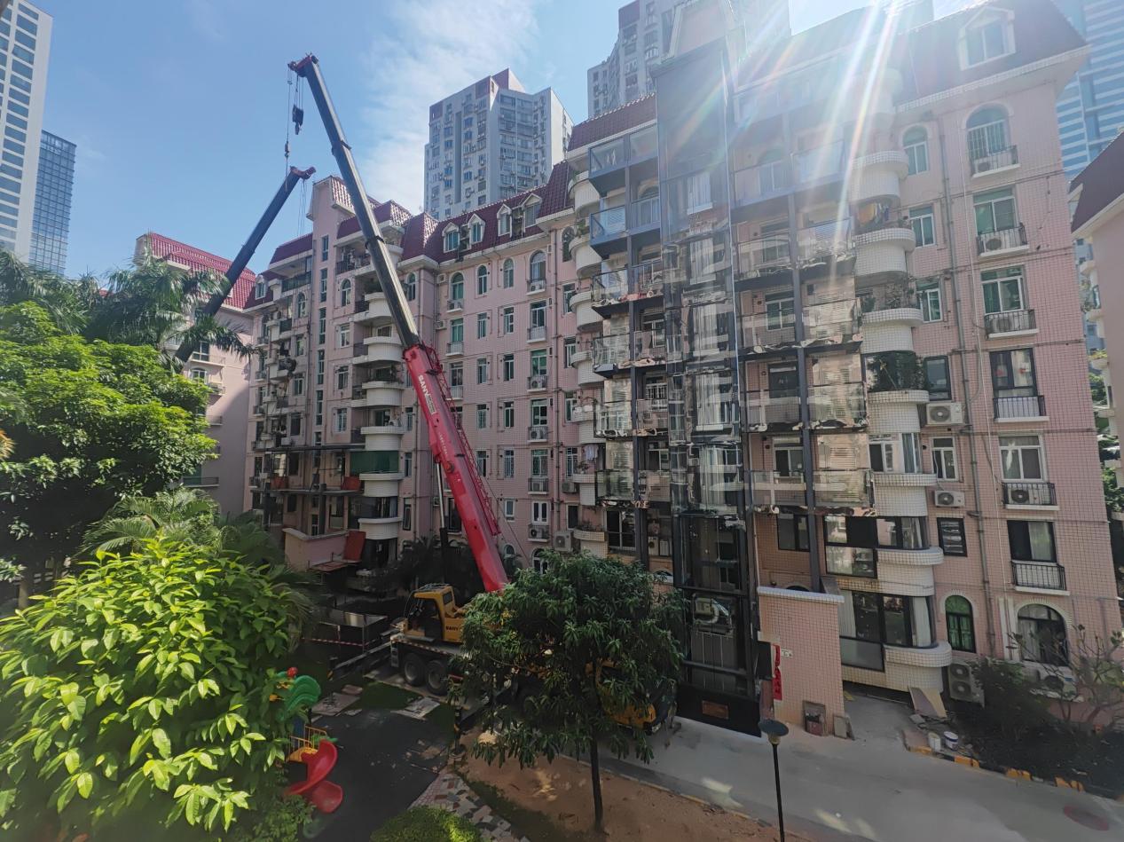 莲花街道老旧小区加梯跑出“加速度”，幸福指数再攀升