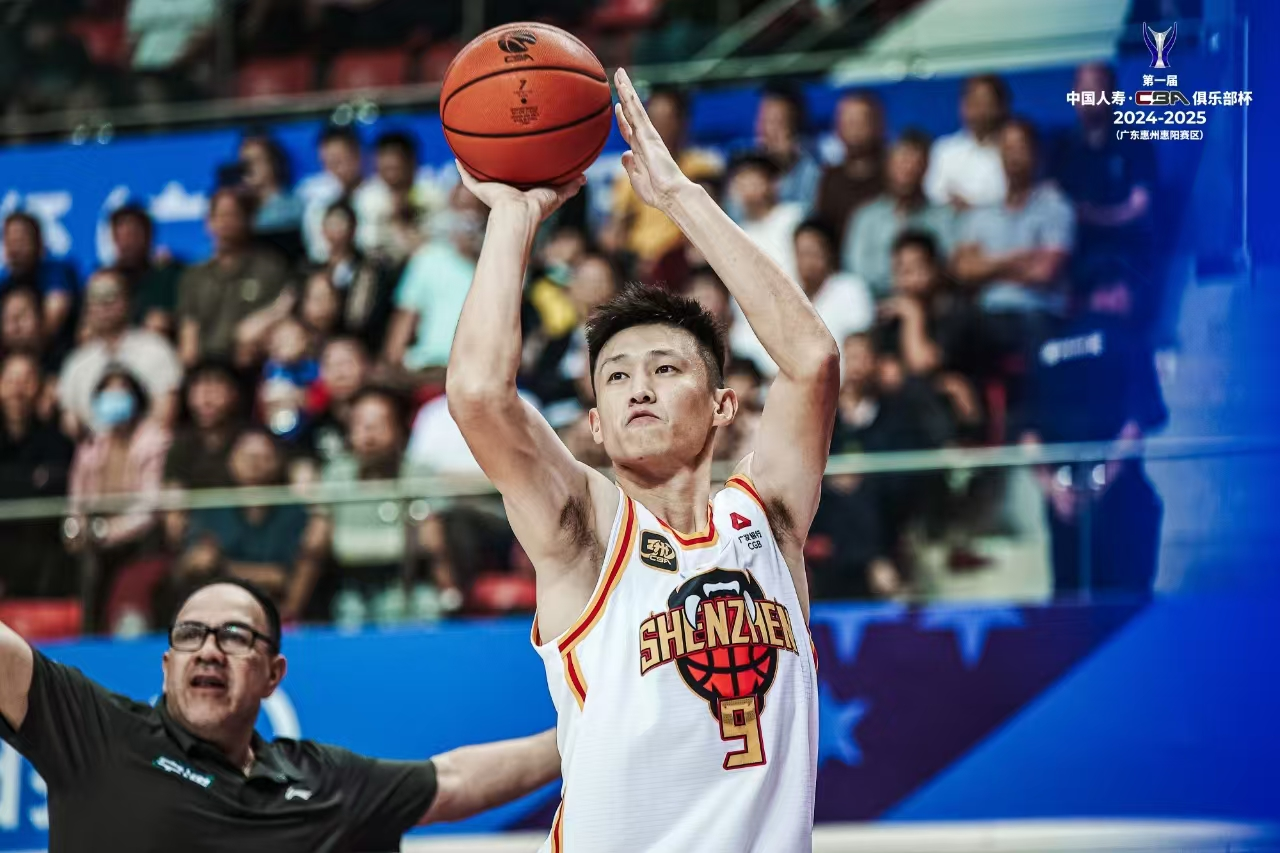 球员周鹏上场啦！携深圳队取CBA俱乐部杯“开门红”