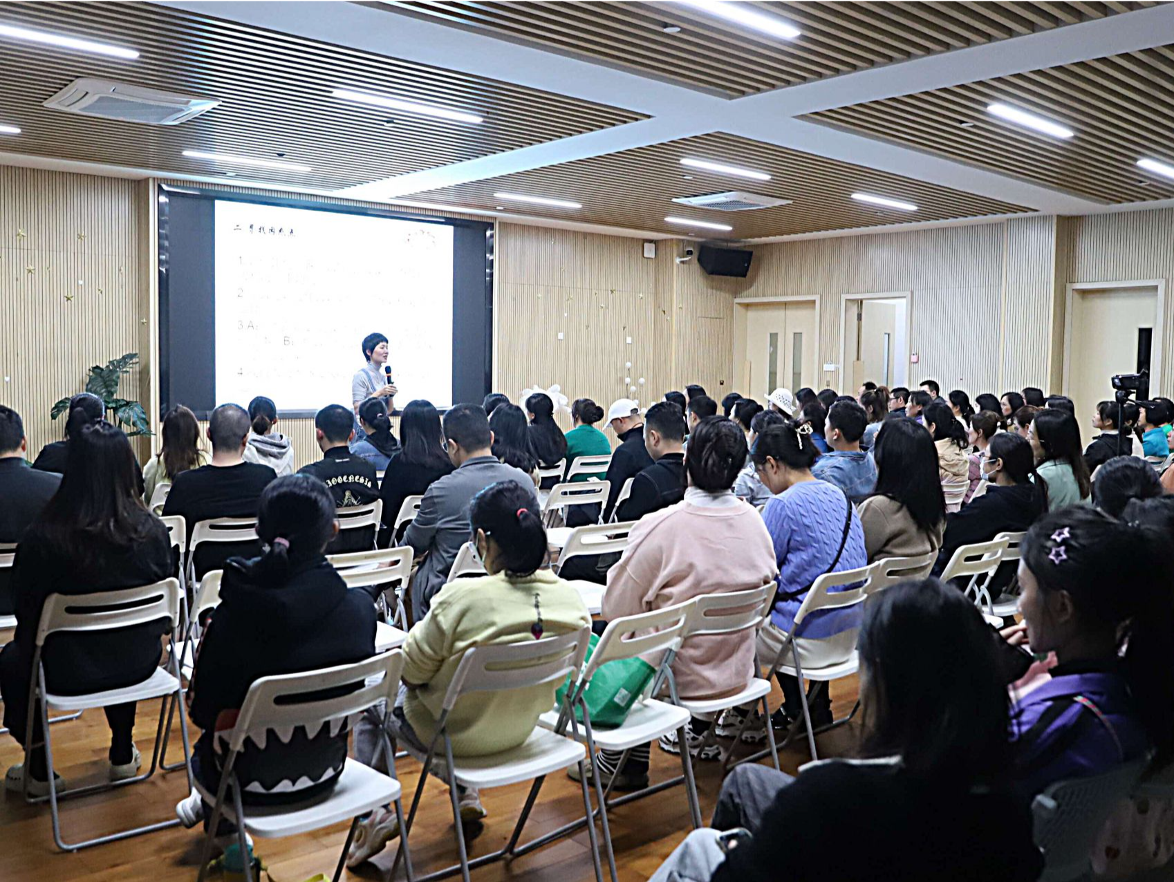 龙岗区龙城街道御景中央幼儿园亲子阅读讲座举行