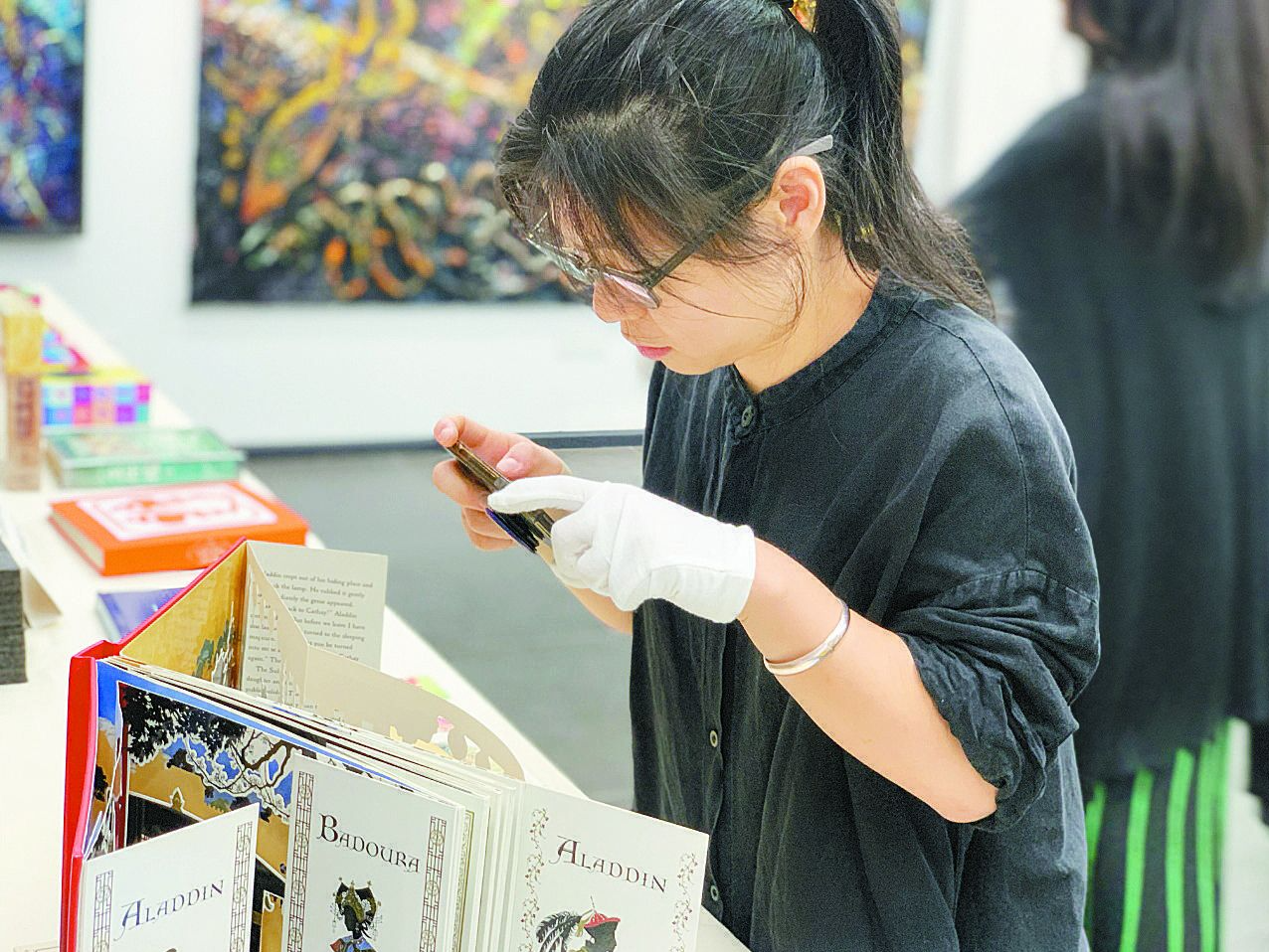 晶报特别报道│李昱兵和她的“漫衍”:一间线上独立书店的“漫”坚持