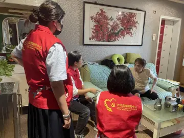 “耆悦之行，点滴之爱” 罗湖区翠竹社区开展长者探访活动