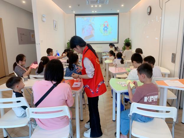 “瓶”空再造，变废为宝，南园街道赤尾社区开展环保行动