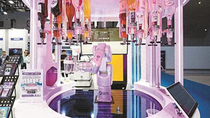 高交会宝安展区 AI酒吧45秒调出鸡尾酒