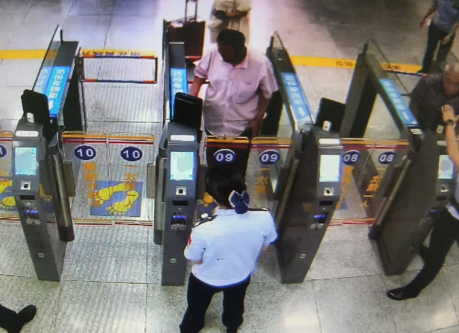 男子持假证件试图进入中英街被民警截获