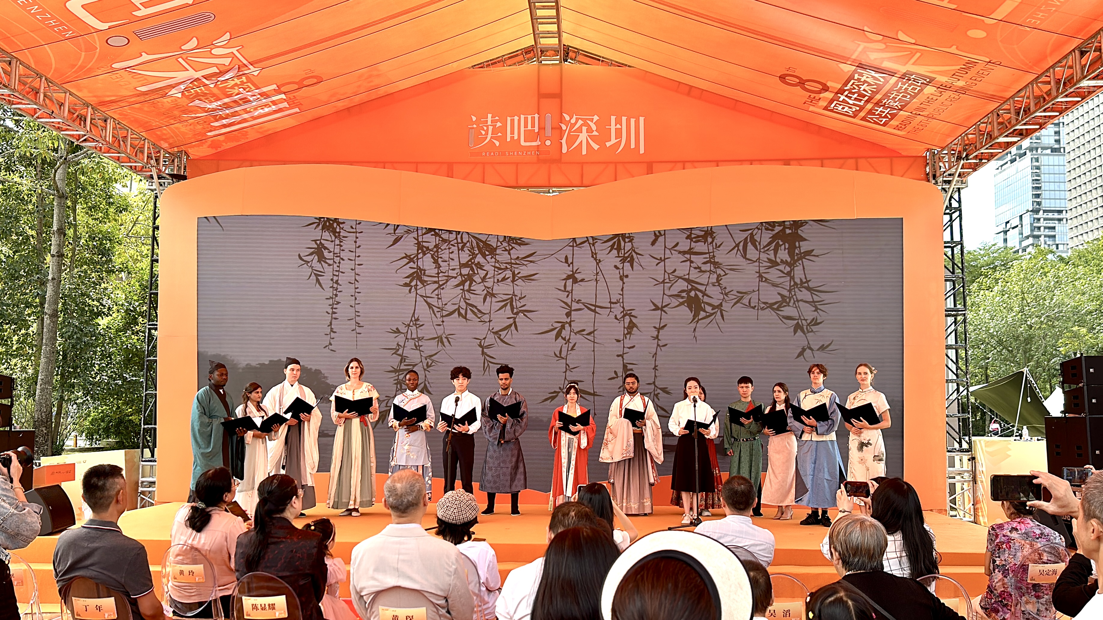 （重复）深圳大学留学生诵中华经典，为“阅在深秋”添彩