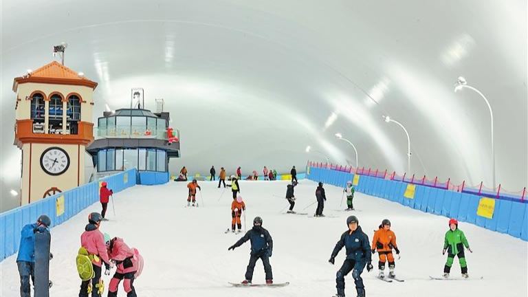 12月来龙华玩“南方的雪！”雪场“开板季”已至，卡鲁冰雪世界来整活