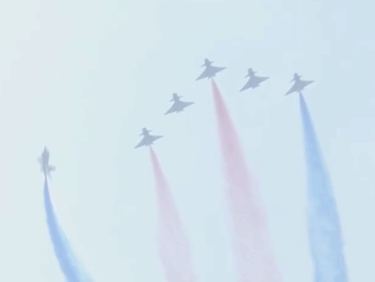 航展首日：空军“八一”飞行表演队率先登场，上演空中大片