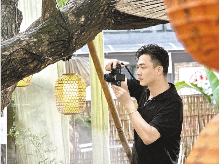 晶报特别报道│陪伴是一份心意，也可以是一门生意