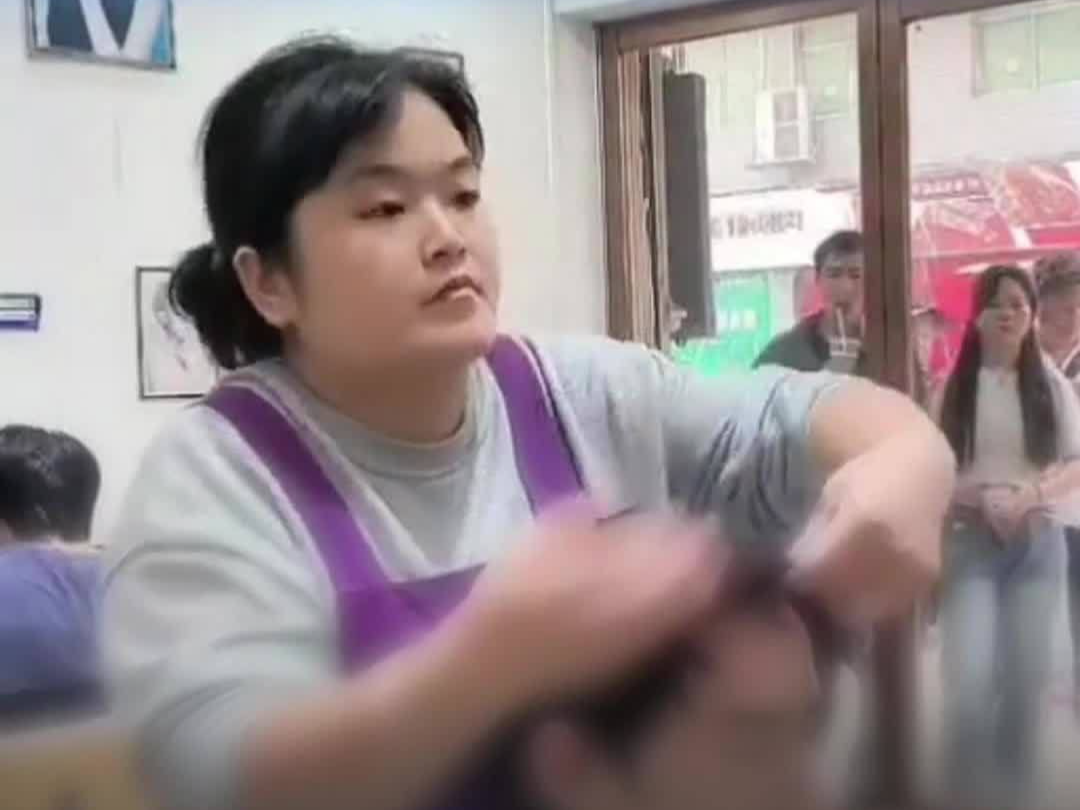 “剪个发30元，拉低行业档次！”爆火出圈女发型师回应同行怒斥