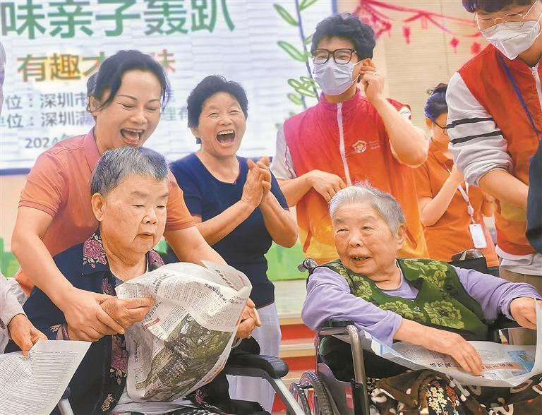 “虚拟家庭”让养老院涌动浓浓亲情