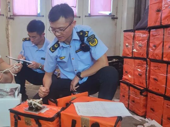大闸蟹“造假”曝光！一商户买卖“阳澄湖”包装袋被罚没5万